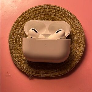 Apple AirPods 2nd Generation (used)